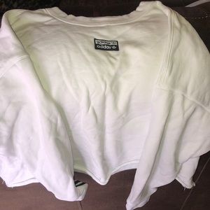 Cropped adidas sweat shirt